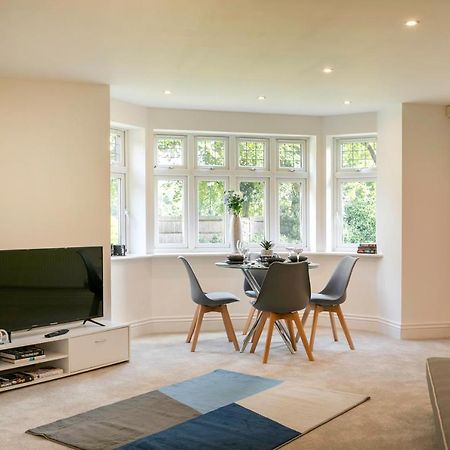 ✰Onpoint -Large 2 Bedroom Apt With Parking!✰ 诺丁汉 外观 照片