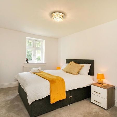 ✰Onpoint -Large 2 Bedroom Apt With Parking!✰ 诺丁汉 外观 照片