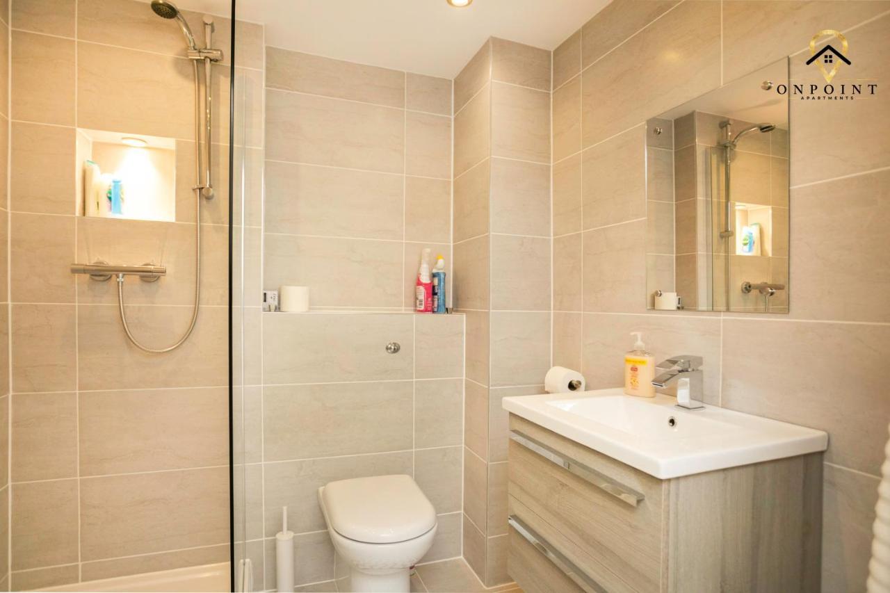 ✰Onpoint -Large 2 Bedroom Apt With Parking!✰ 诺丁汉 外观 照片