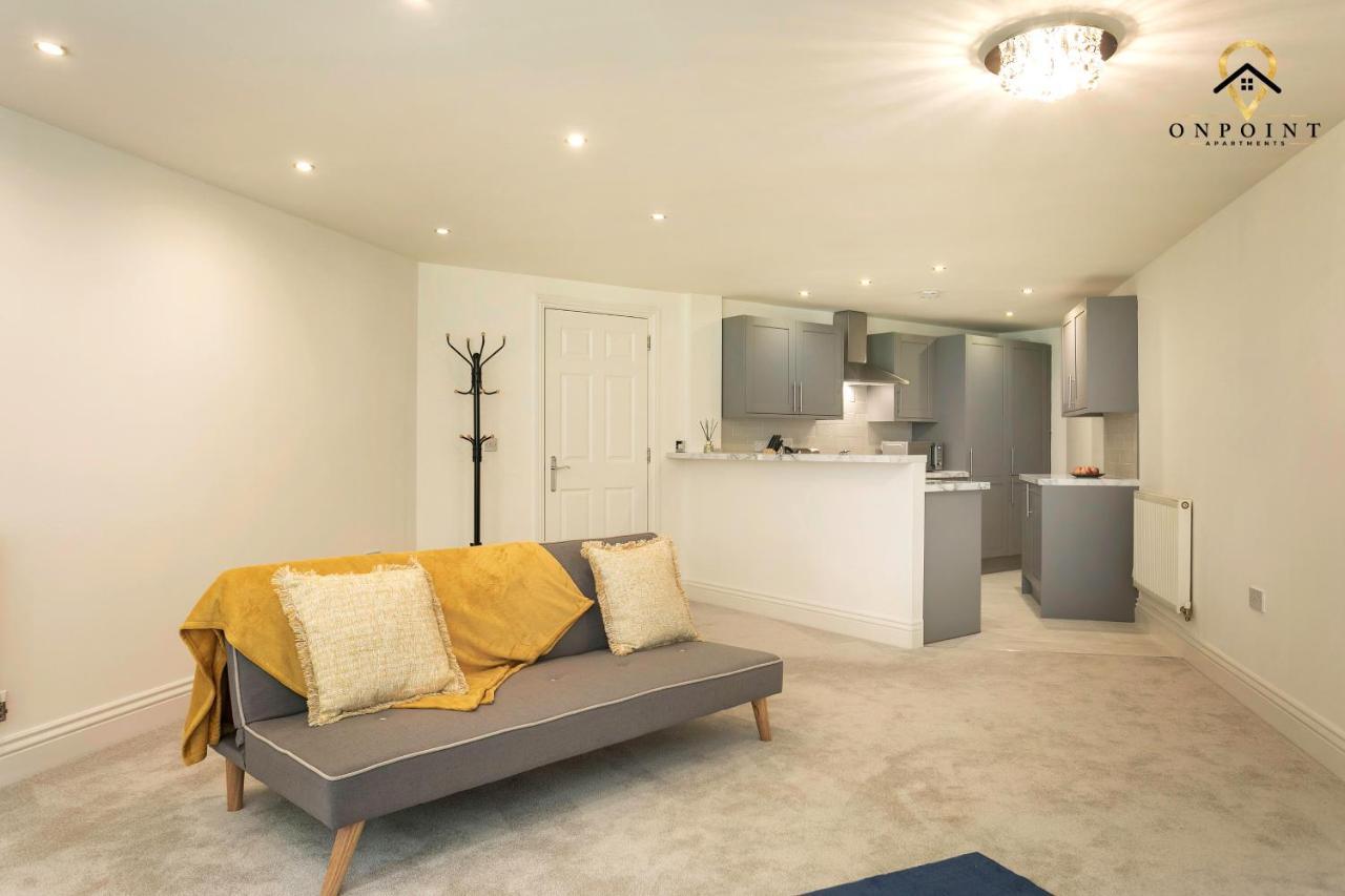 ✰Onpoint -Large 2 Bedroom Apt With Parking!✰ 诺丁汉 外观 照片