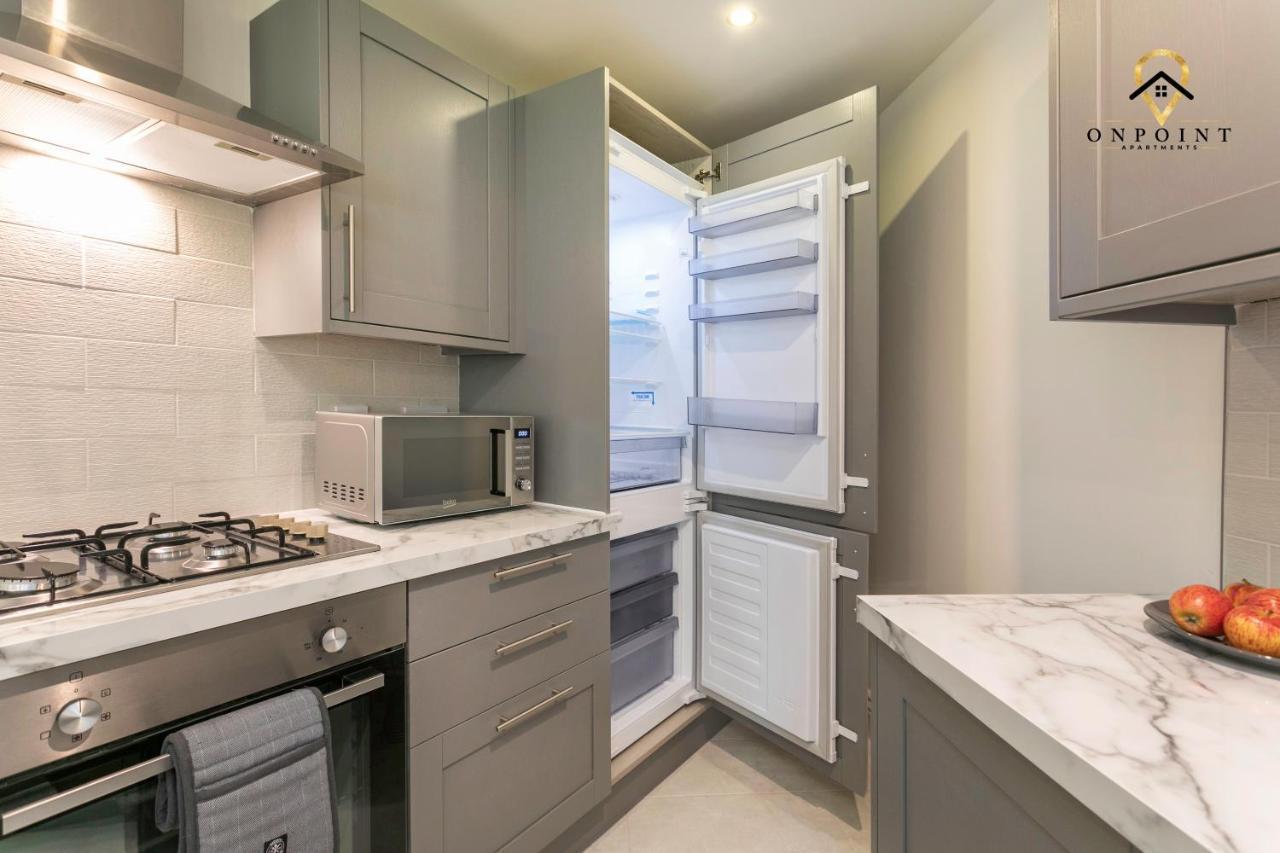 ✰Onpoint -Large 2 Bedroom Apt With Parking!✰ 诺丁汉 外观 照片