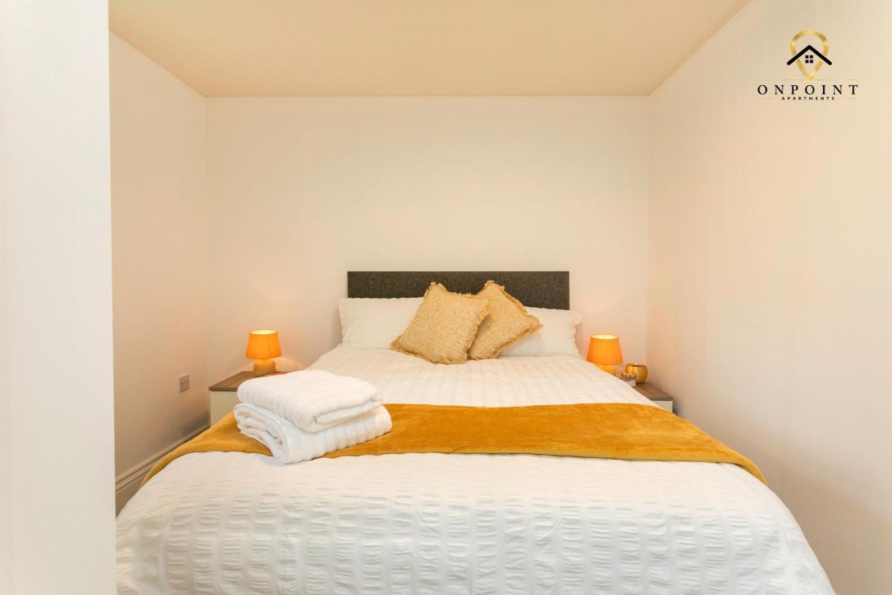 ✰Onpoint -Large 2 Bedroom Apt With Parking!✰ 诺丁汉 外观 照片