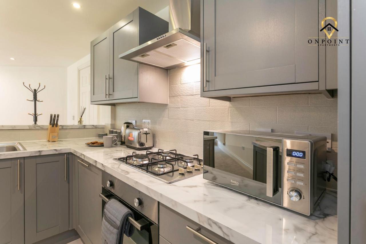 ✰Onpoint -Large 2 Bedroom Apt With Parking!✰ 诺丁汉 外观 照片