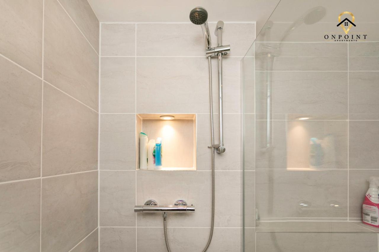 ✰Onpoint -Large 2 Bedroom Apt With Parking!✰ 诺丁汉 外观 照片