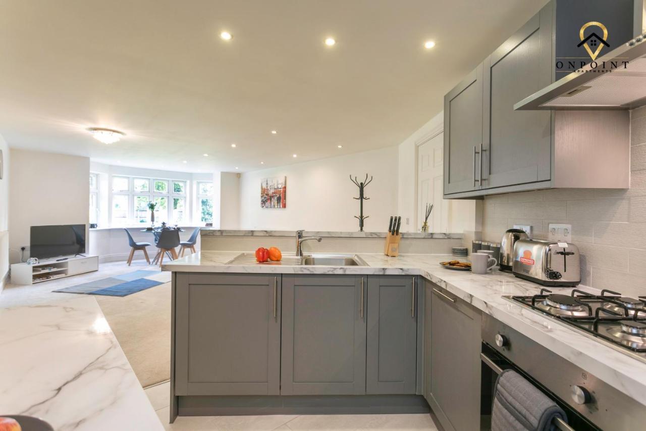 ✰Onpoint -Large 2 Bedroom Apt With Parking!✰ 诺丁汉 外观 照片