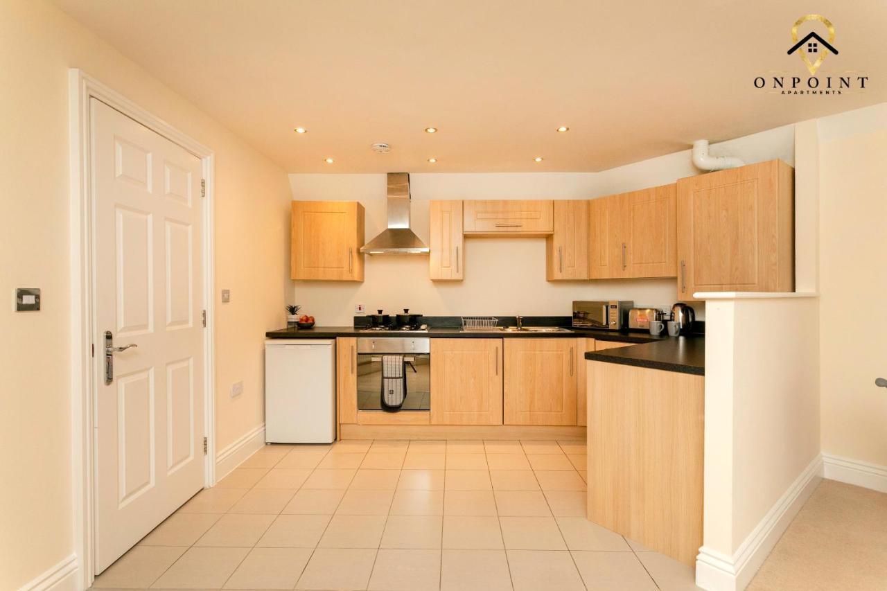 ✰Onpoint -Large 2 Bedroom Apt With Parking!✰ 诺丁汉 外观 照片