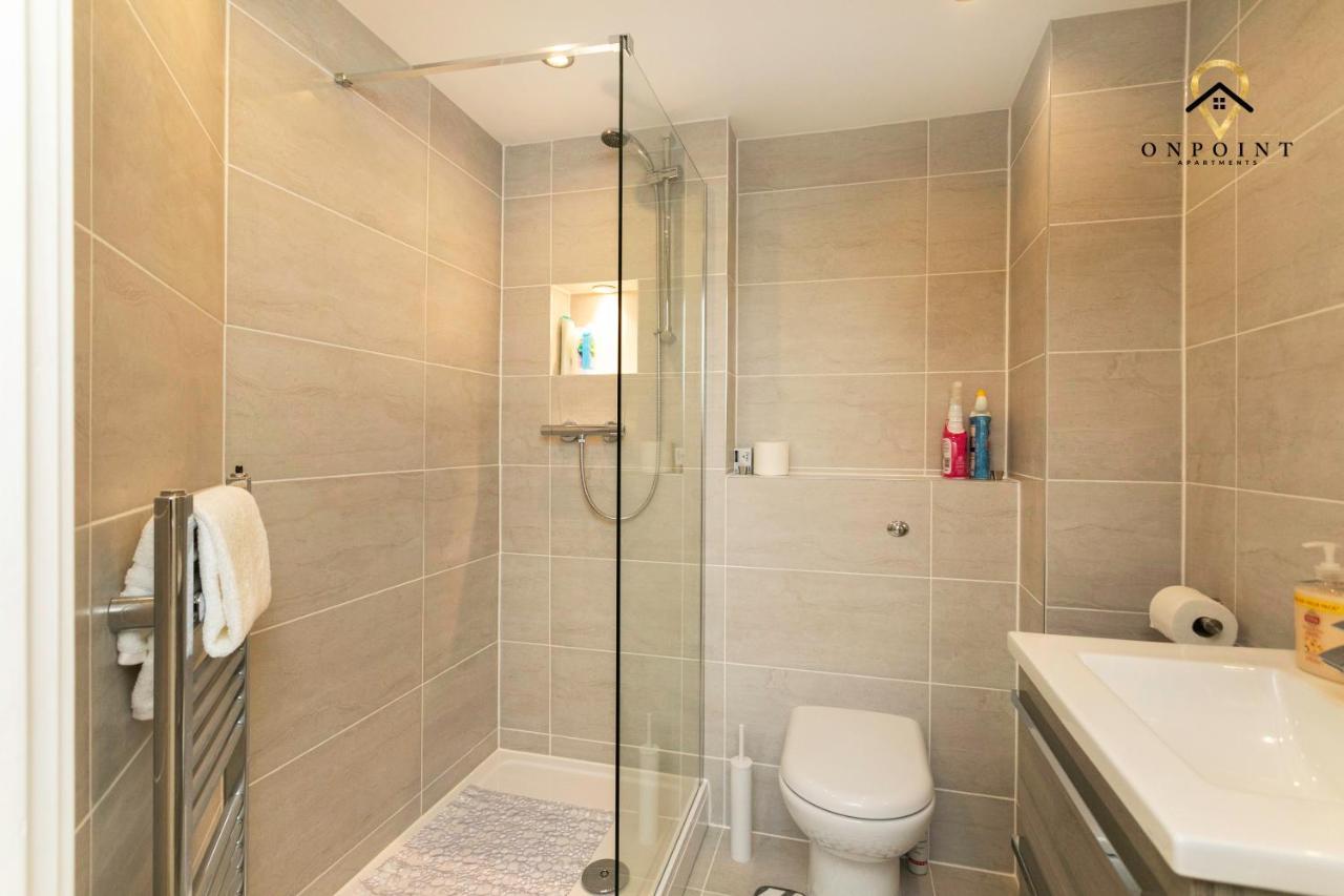 ✰Onpoint -Large 2 Bedroom Apt With Parking!✰ 诺丁汉 外观 照片