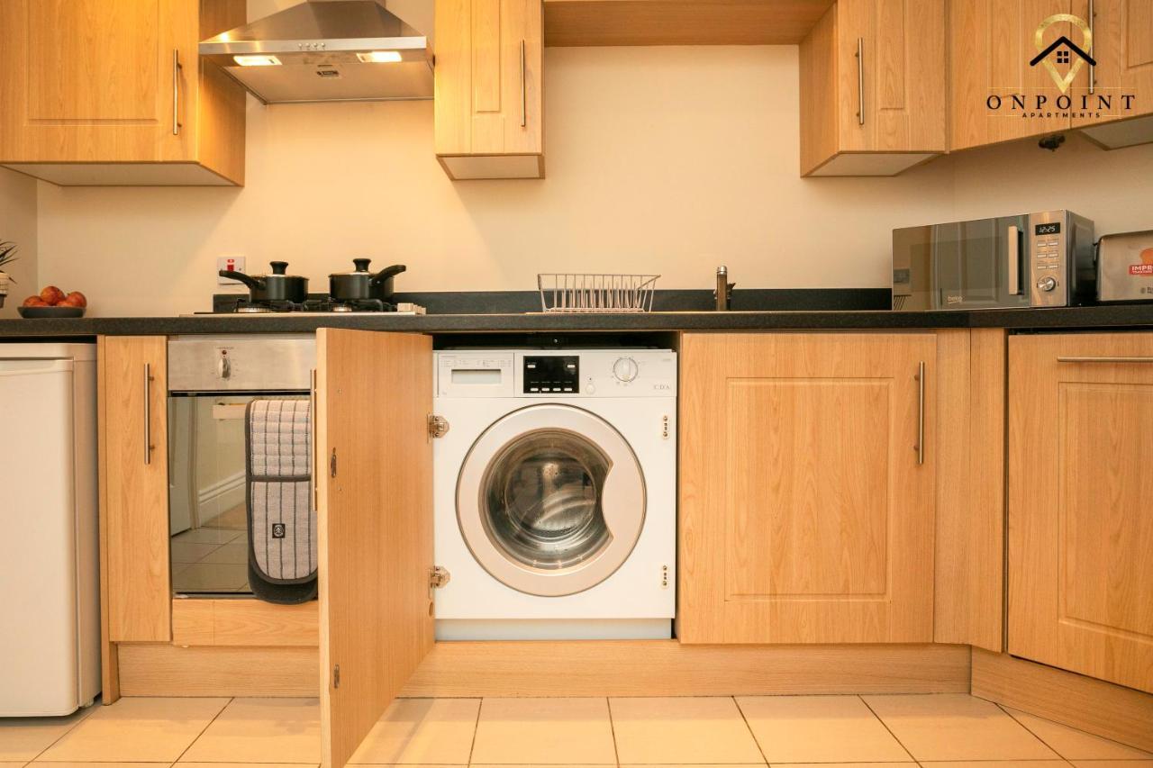 ✰Onpoint -Large 2 Bedroom Apt With Parking!✰ 诺丁汉 外观 照片