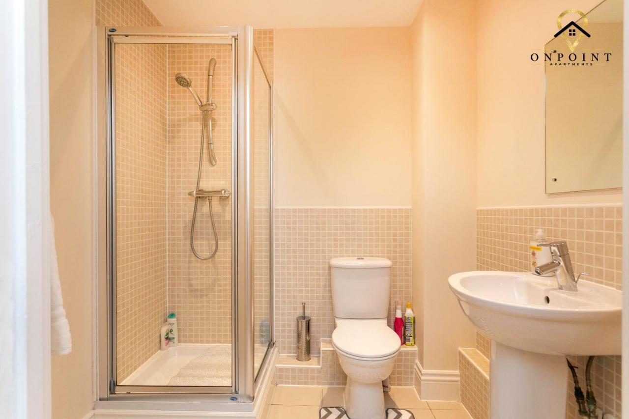 ✰Onpoint -Large 2 Bedroom Apt With Parking!✰ 诺丁汉 外观 照片